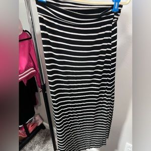 Rue21 Small Long Black & White Striped Ankler Skirt